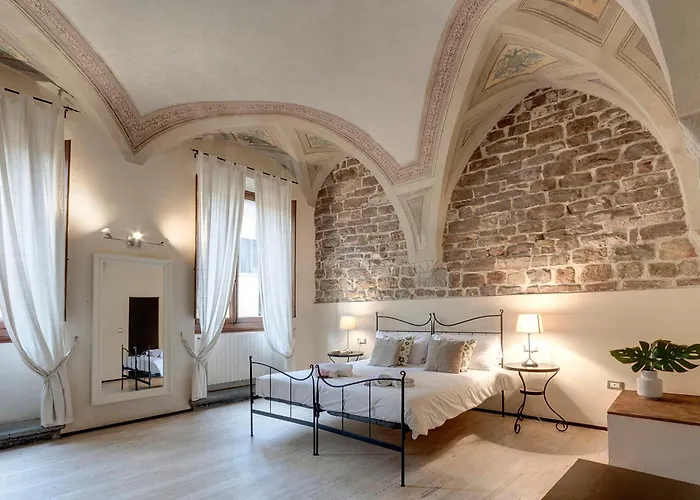 Calzaiuoli Apartments By Mamo Florence